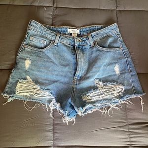 FOREVER 21 DISTRESSED SHORTS